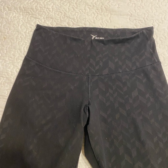 Old Navy Go-Dri 7/8 high-waisted leggings - Picture 2 of 4